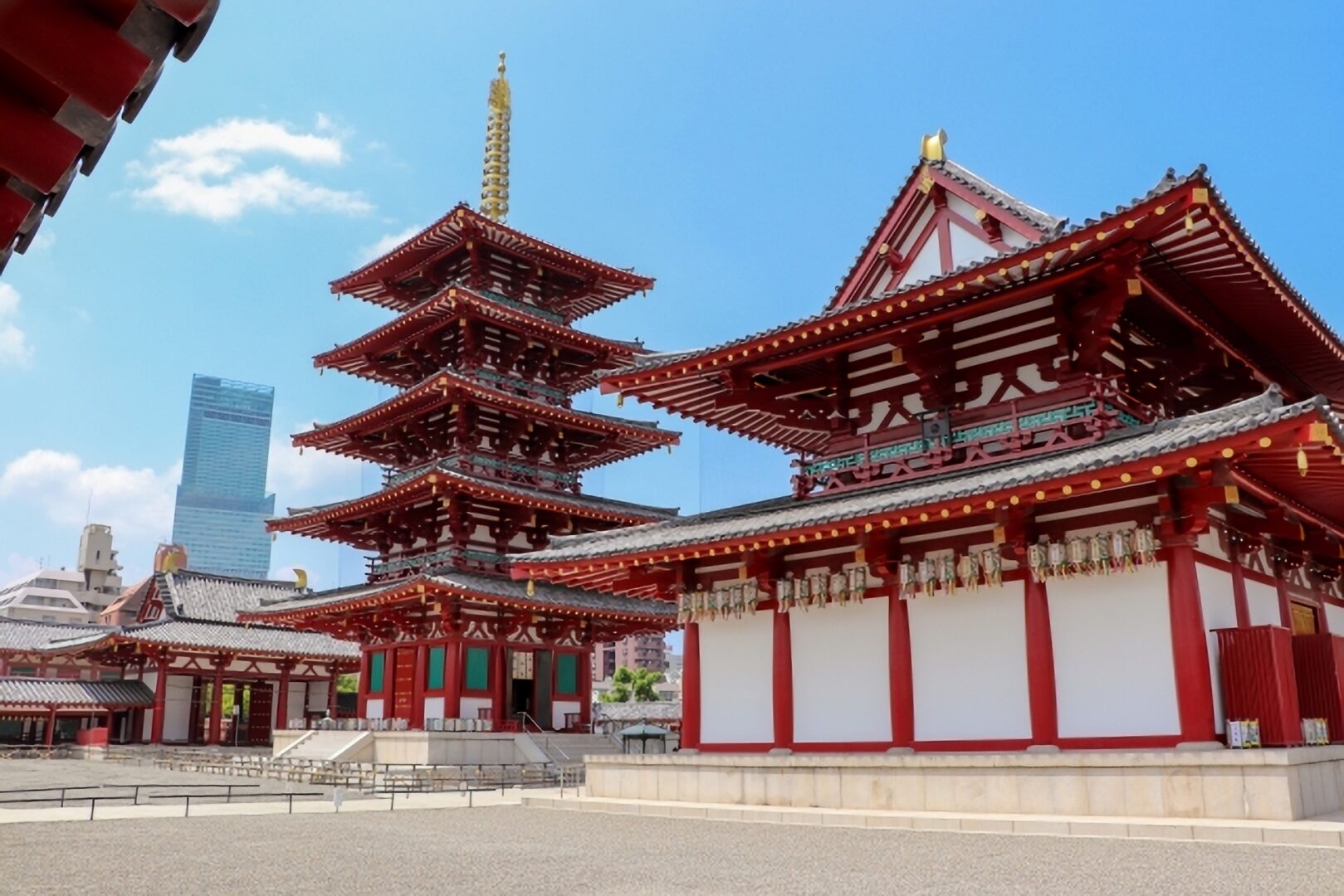 四天王寺の金堂と五重塔