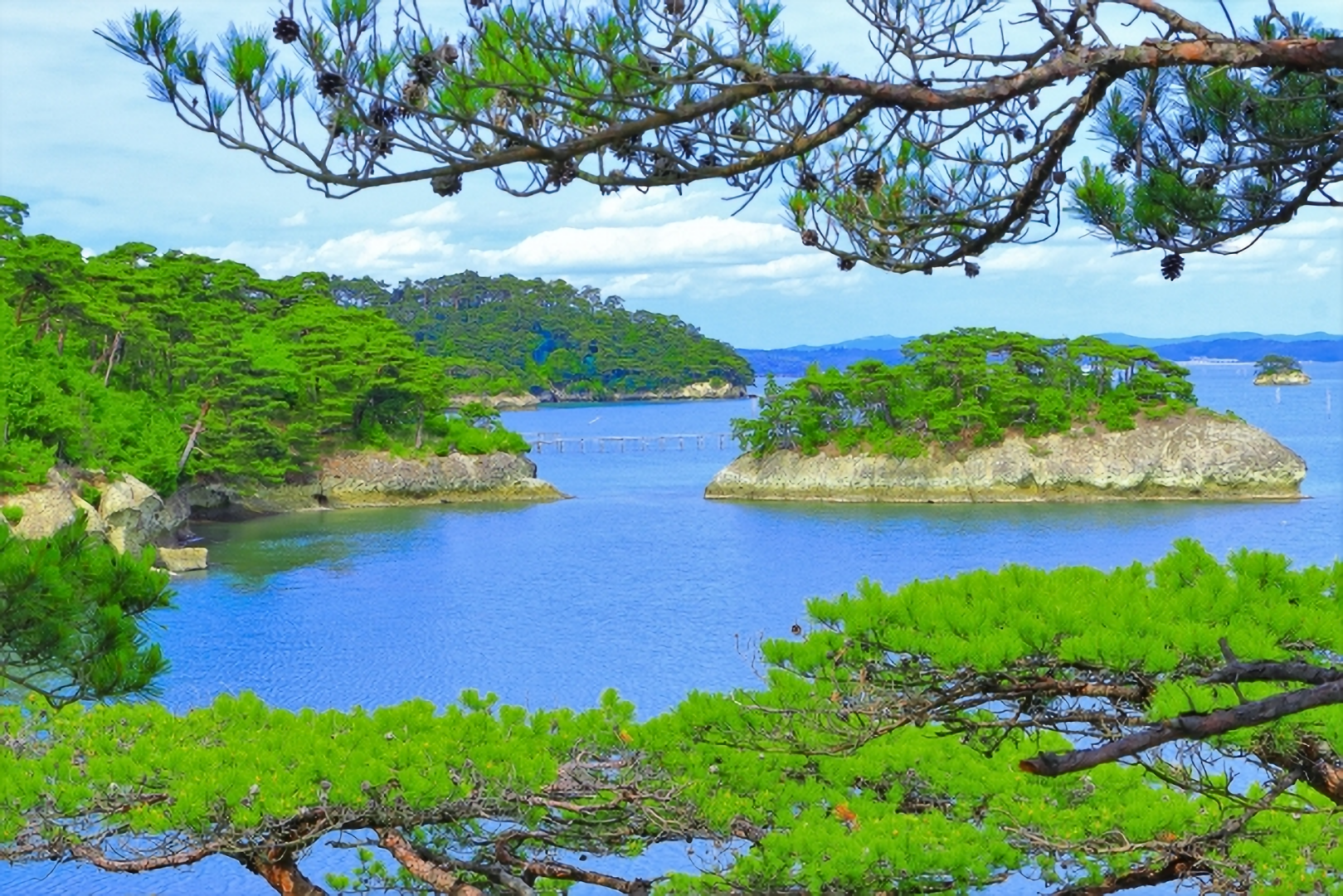 馬の背から眺望する清々しい松島湾の風景